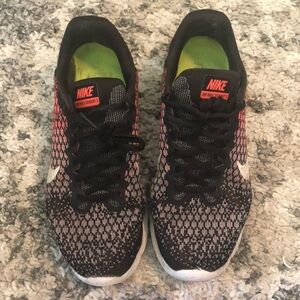 LAST CHANCE 💄 Nike Air Max Sequent 2, size 8.5